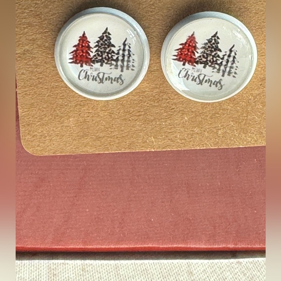 ❄️ SALE Holiday Christmas Tree Earrings Brand New Unworn Fashion Earrings 12 mm - Picture 4 of 6